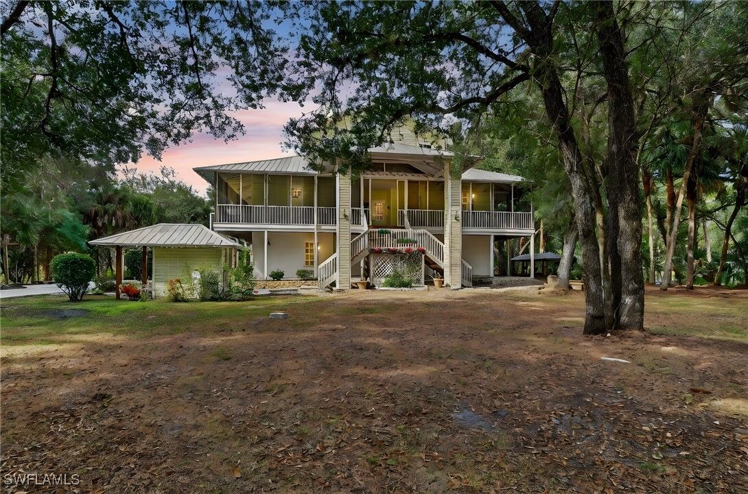 Property Photo: 685 11th Street NW FL 34120