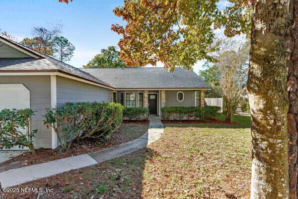 Property Photo: 1748 St Ives Drive FL 32068