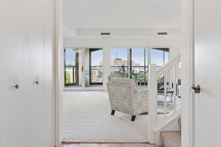 Property Photo:  1201 Yale Place 403  MN 55403 