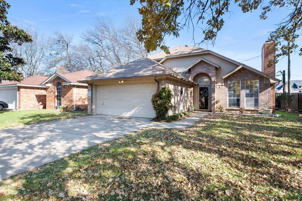 Property Photo: 1302 Ivy Creek Drive TX 76063