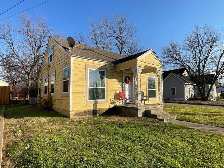 Property Photo:  1702 NW 1st Avenue  TX 76067 