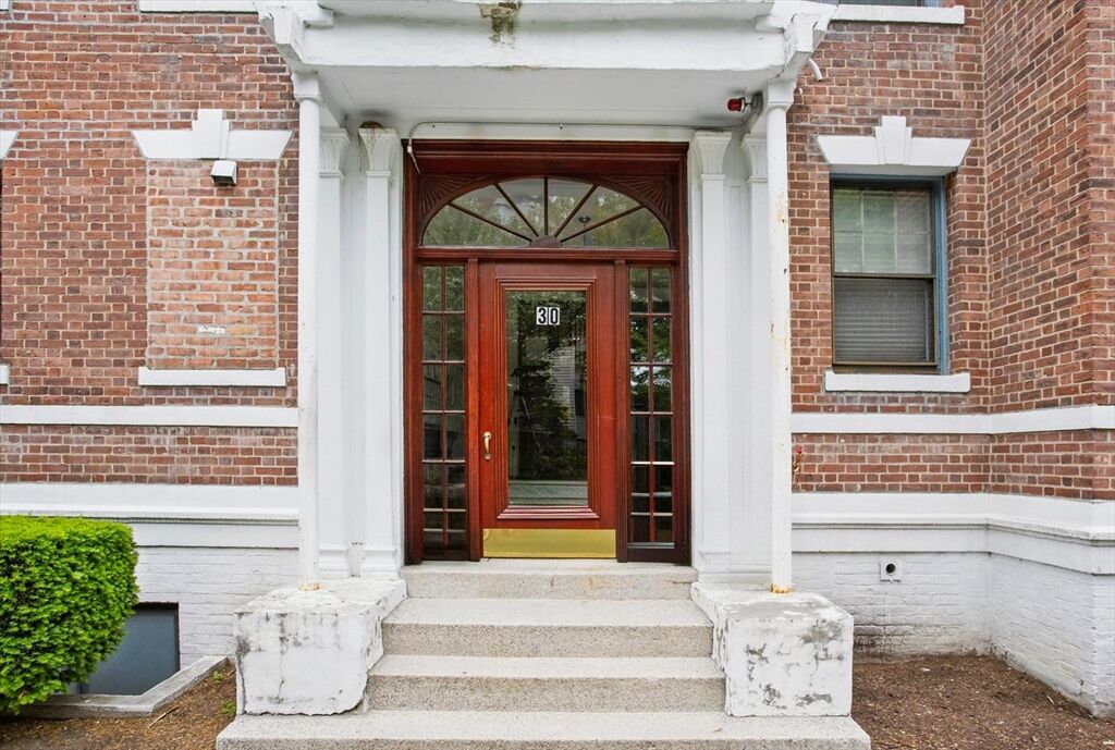 Property Photo:  30 Kinross Rd 1  MA 02135 