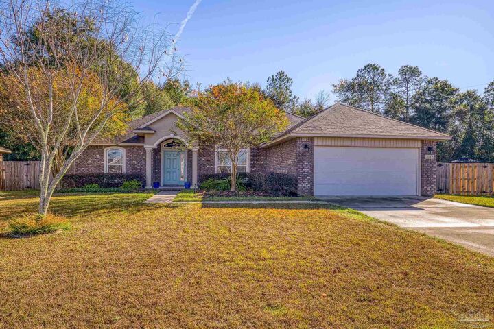 Property Photo: 6132 Winchester Cir FL 32570