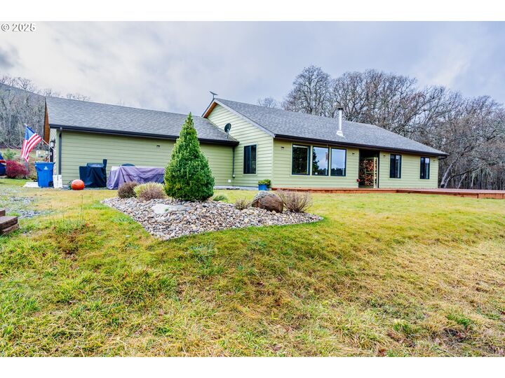 Property Photo: 1070 Centerville Hwy WA 98635