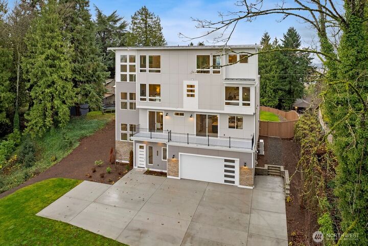Property Photo:  7853 S 132 Street  WA 98178 