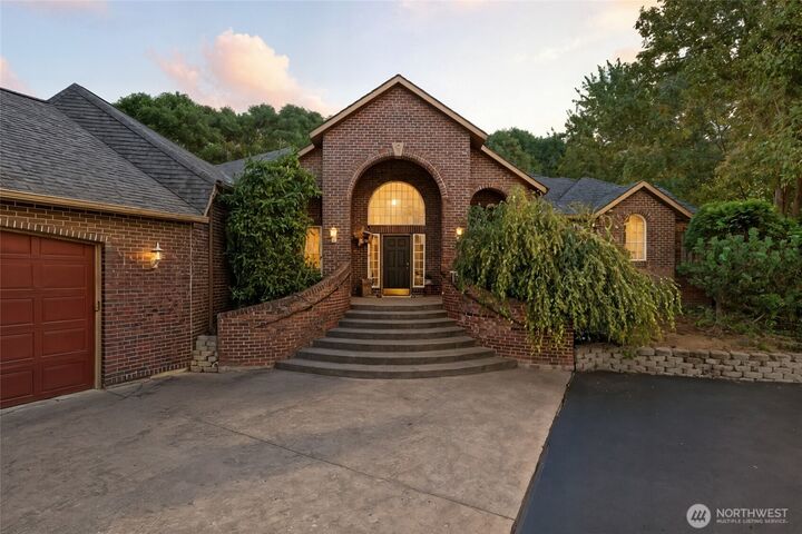 Property Photo: 1629 Wheatcrest Road WA 99362