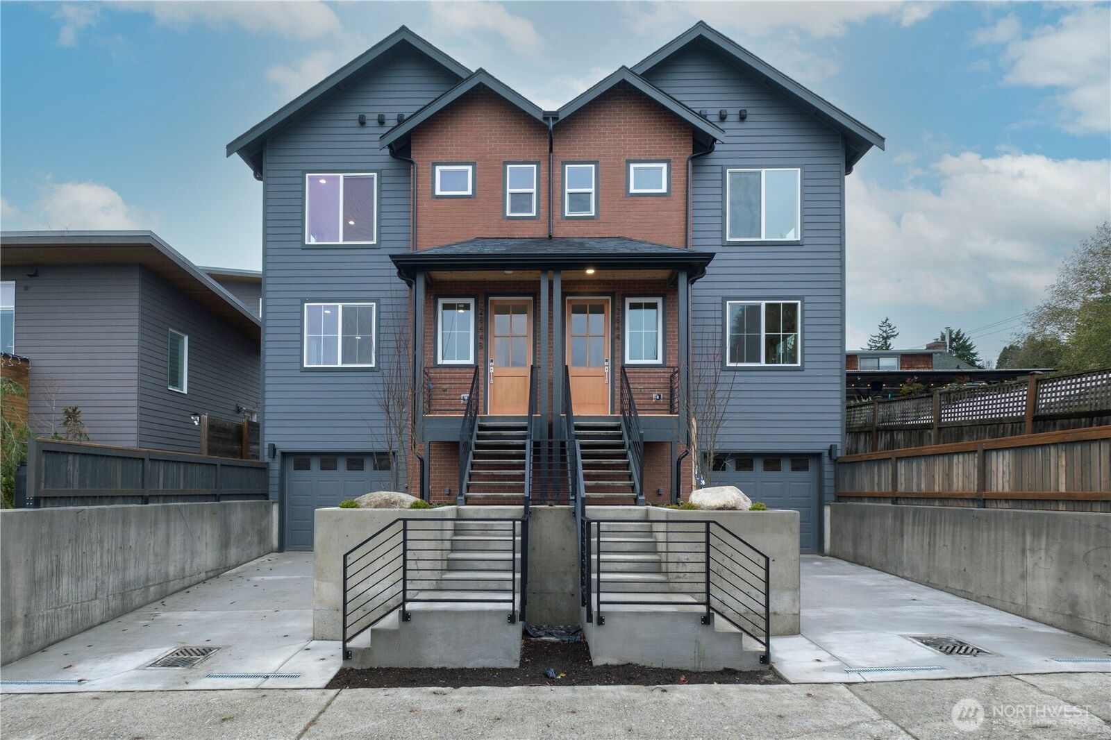 Property Photo: 2844 B 22nd Avenue W WA 98199