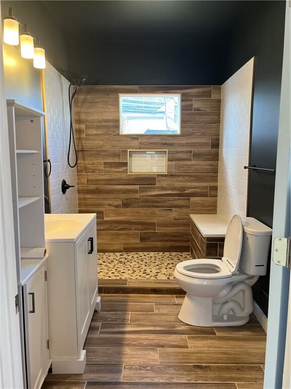 Property Photo:  157 Grosvenor Avenue  RI 02914 