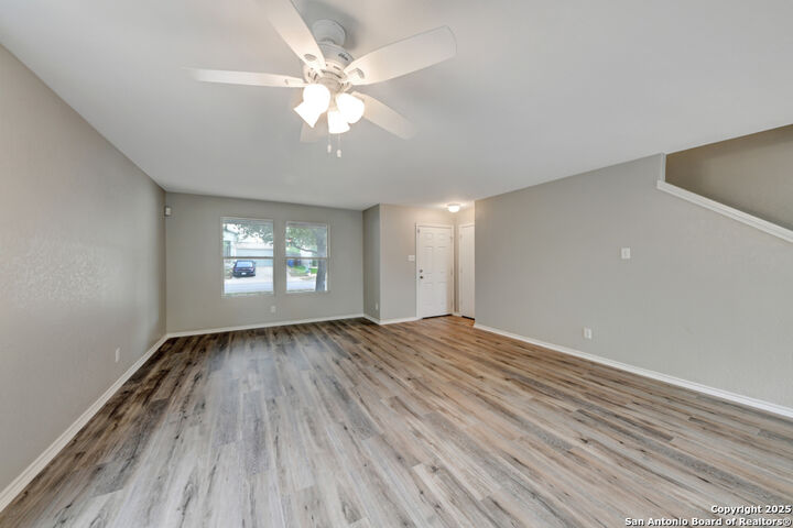 Property Photo: 605 Gatewood Briar TX 78108