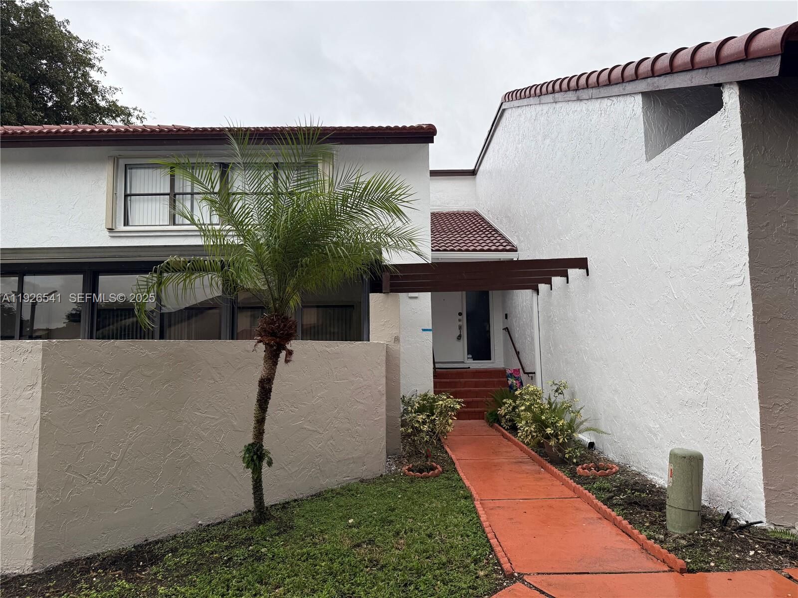 Property Photo: 9901 NW 9th St Cir 3-2 FL 33172