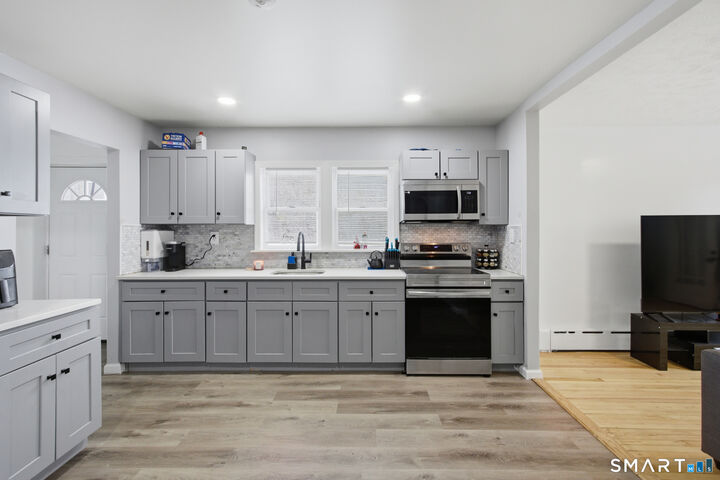 Property Photo:  590 North Walnut Street  CT 06704 