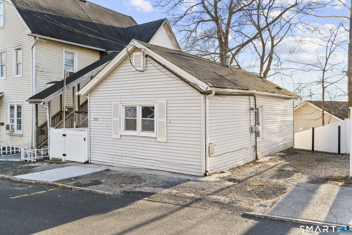 Property Photo:  257 North State Street  CT 06401 