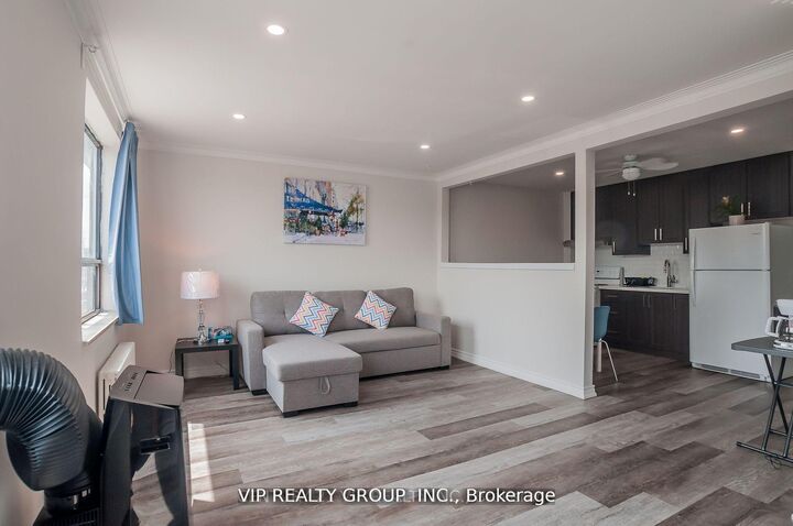 Property Photo:  2626 Eglinton Avenue E Unit 2  ON M1K 2S3 
