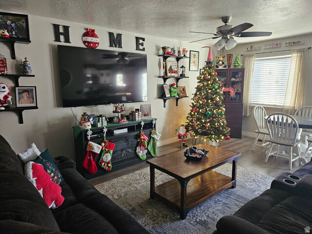 Property Photo: 2007 N Belmont Dr UT 84045