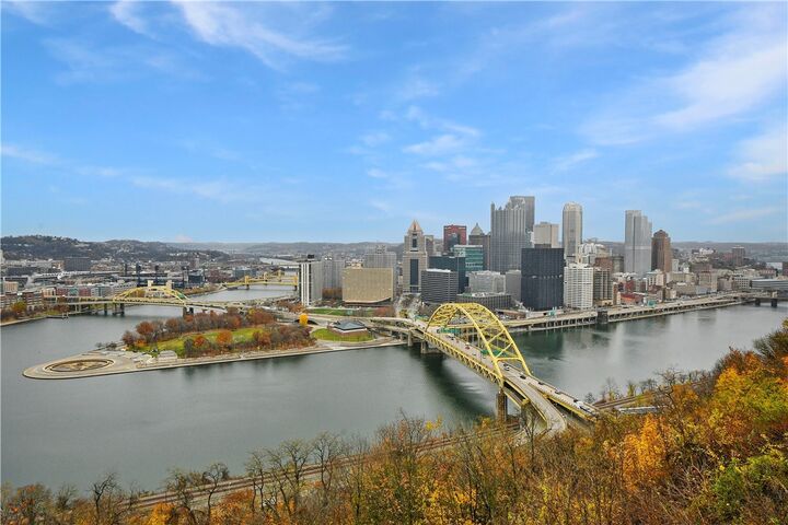 Property Photo: 1000 Grandview Avenue 401 PA 15211