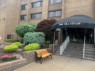 Property Photo: 1000 Grandview Avenue 401 PA 15211