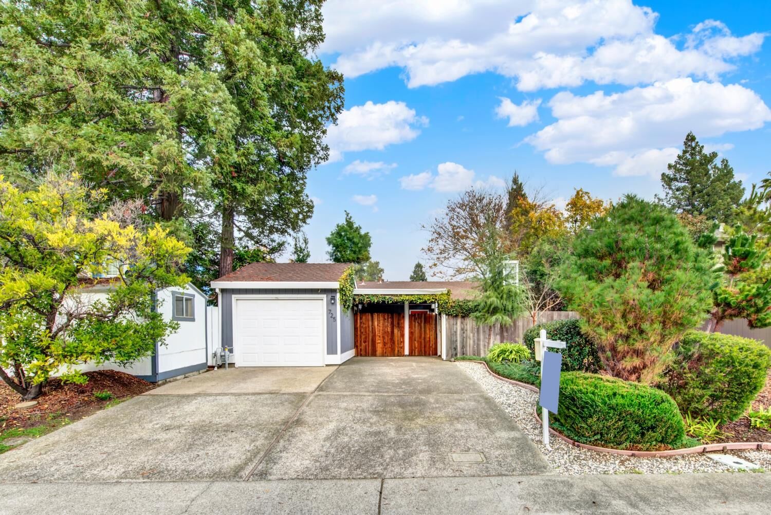 Property Photo:  725 Pamplona Avenue  CA 95616 