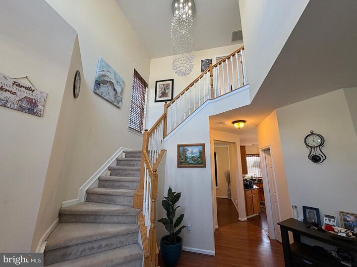 Property Photo:  8 Creekwood Drive  NJ 08505 