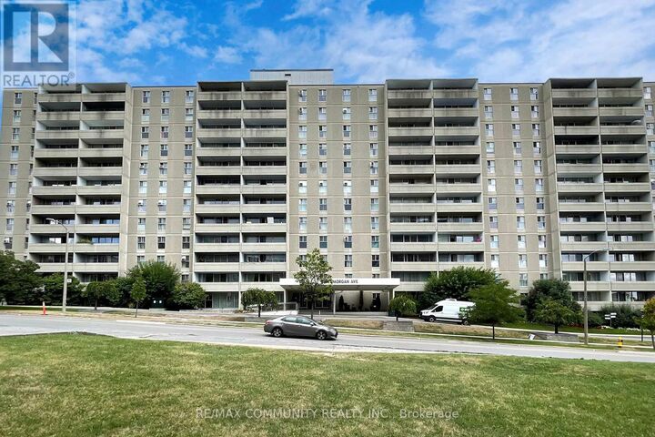 Property Photo:  2 Glamorgan Avenue 213  ON M1P 2M8 