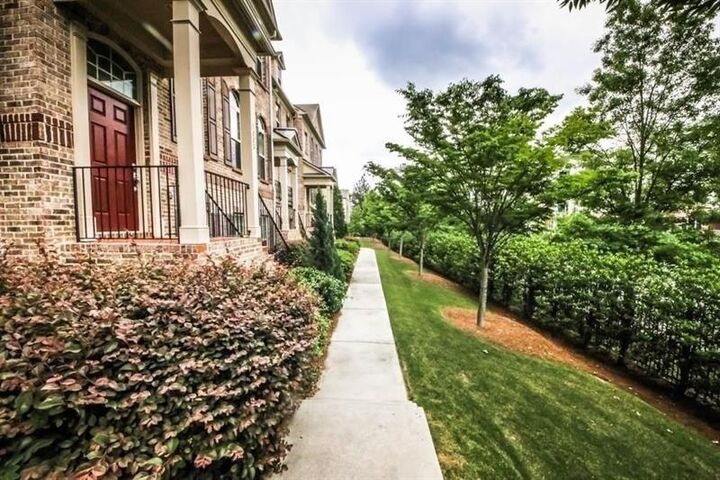 Property Photo:  1004 E Paces Chase NE  GA 30326 