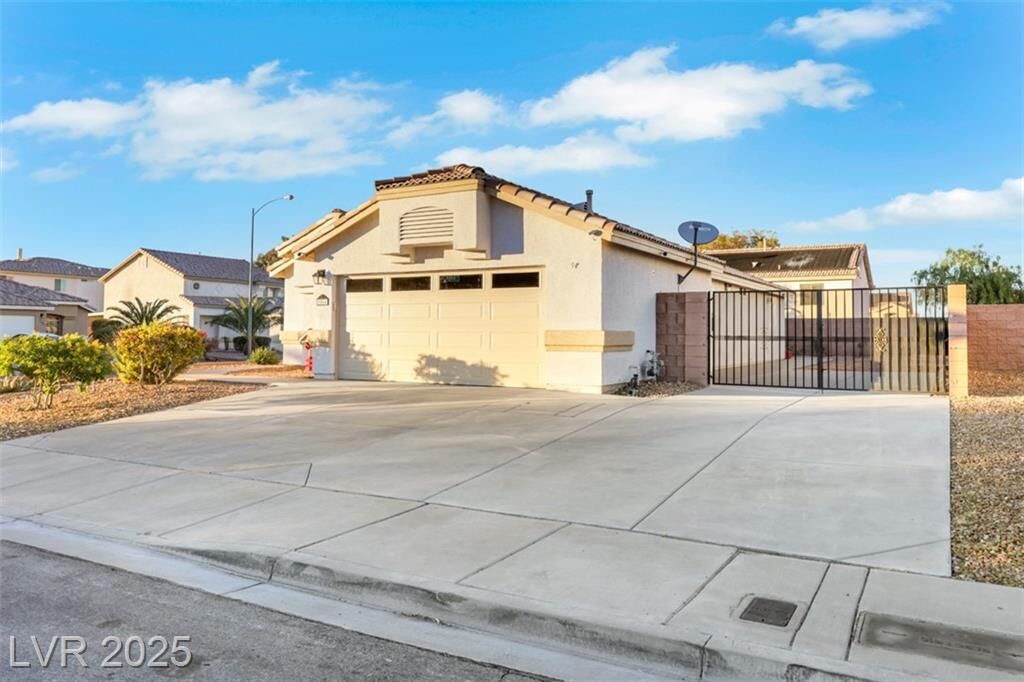Property Photo: 1064 Eagle Owl Avenue NV 89015