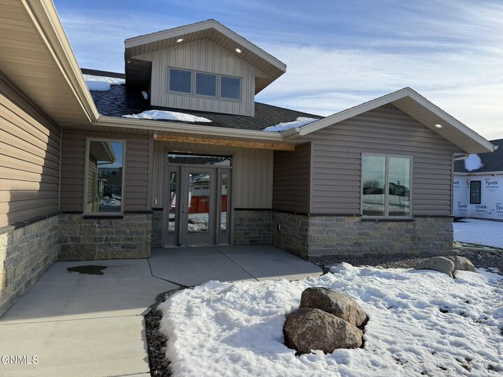 Property Photo:  3005 Peach Tree Drive  ND 58504 