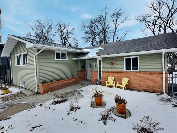 Property Photo:  1328 18th Street N  ND 58501 