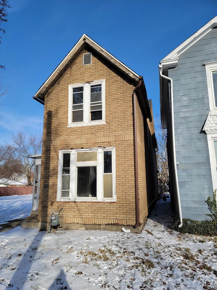 Property Photo: 636 W Creighton Avenue IN 46807-1207