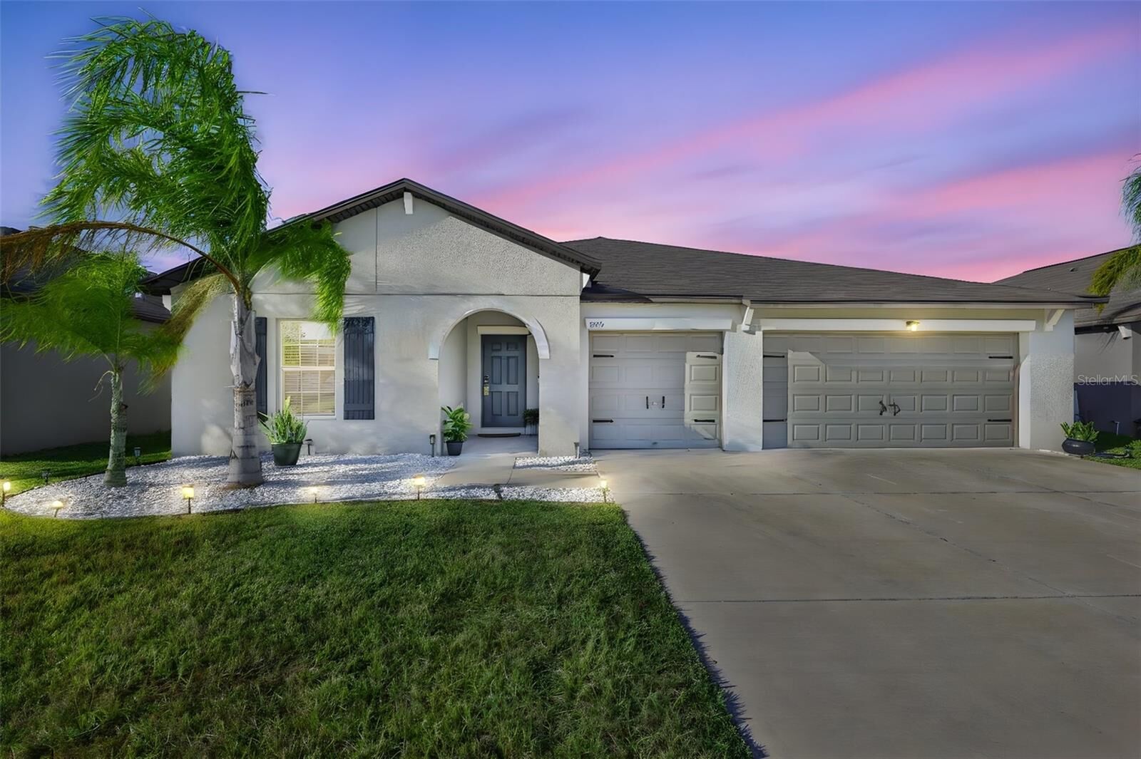 Property Photo: 13575 Willow Bluestar Loop FL 33579