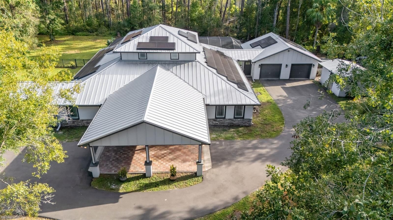 Property Photo:  28042 Lindenhurst Drive  FL 33544 