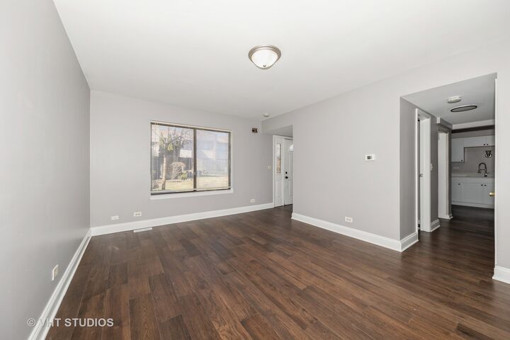 Property Photo:  10 Tower Court 10  IL 60516 