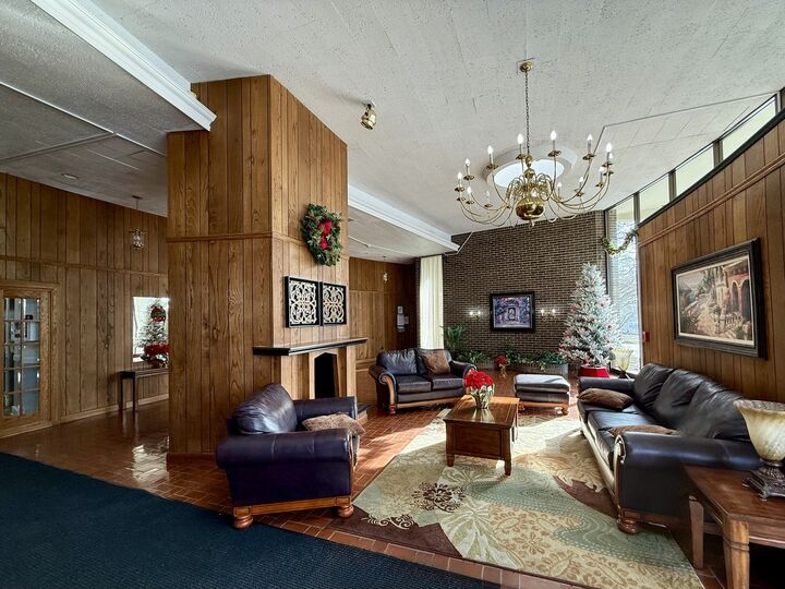 Property Photo:  20 N Tower Road 8E  IL 60523 