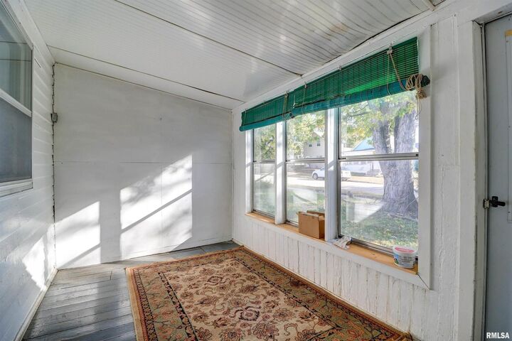 Property Photo:  2002 Garfield Street  IA 52732 