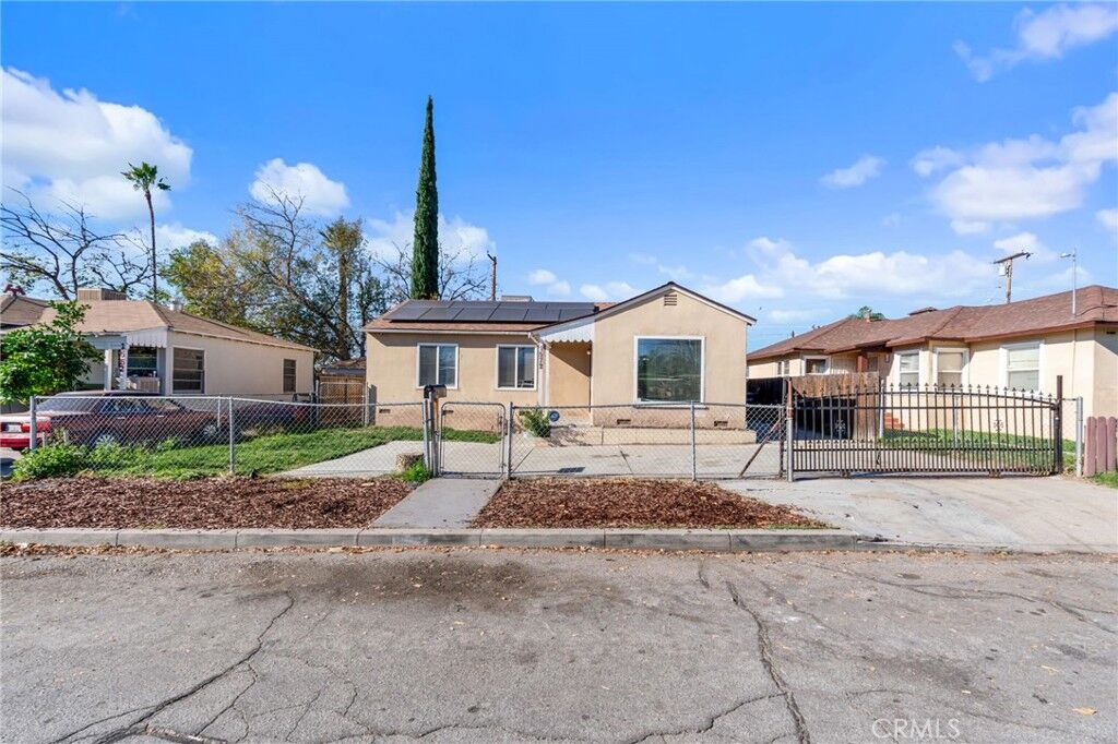 Property Photo: 1572 Belle CA 92404