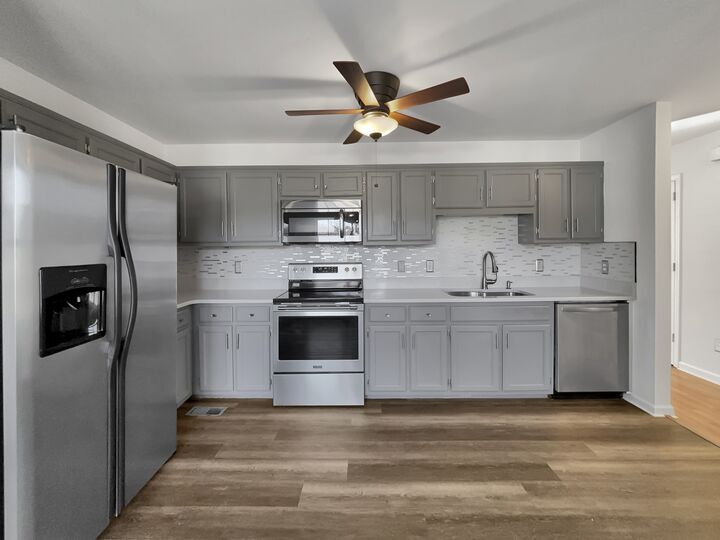 Property Photo:  805 Carlisle Ct N  TN 37214 