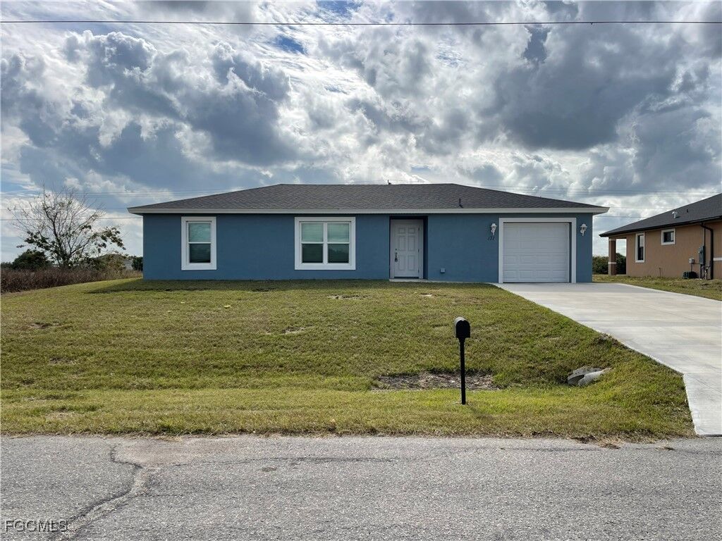 Property Photo:  131 Carousel Avenue  FL 33935 