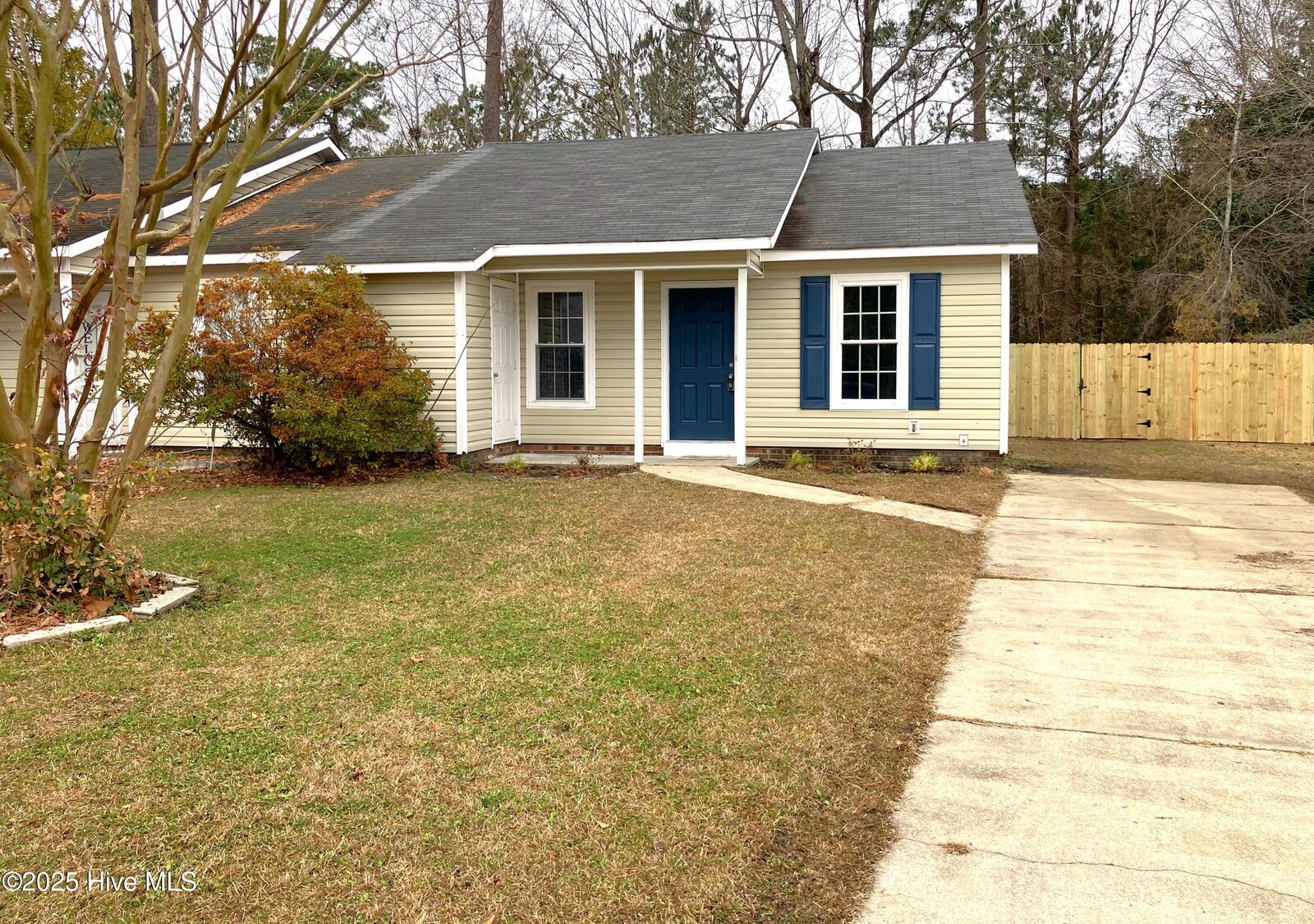 Property Photo: 309 W Frances Street NC 28546