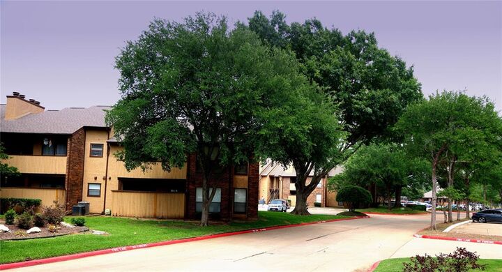Property Photo:  1105 Calico Lane 1622  TX 76011 