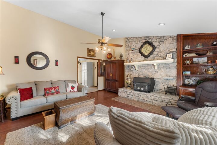 Property Photo: 1307 W Pine Street AR 72758