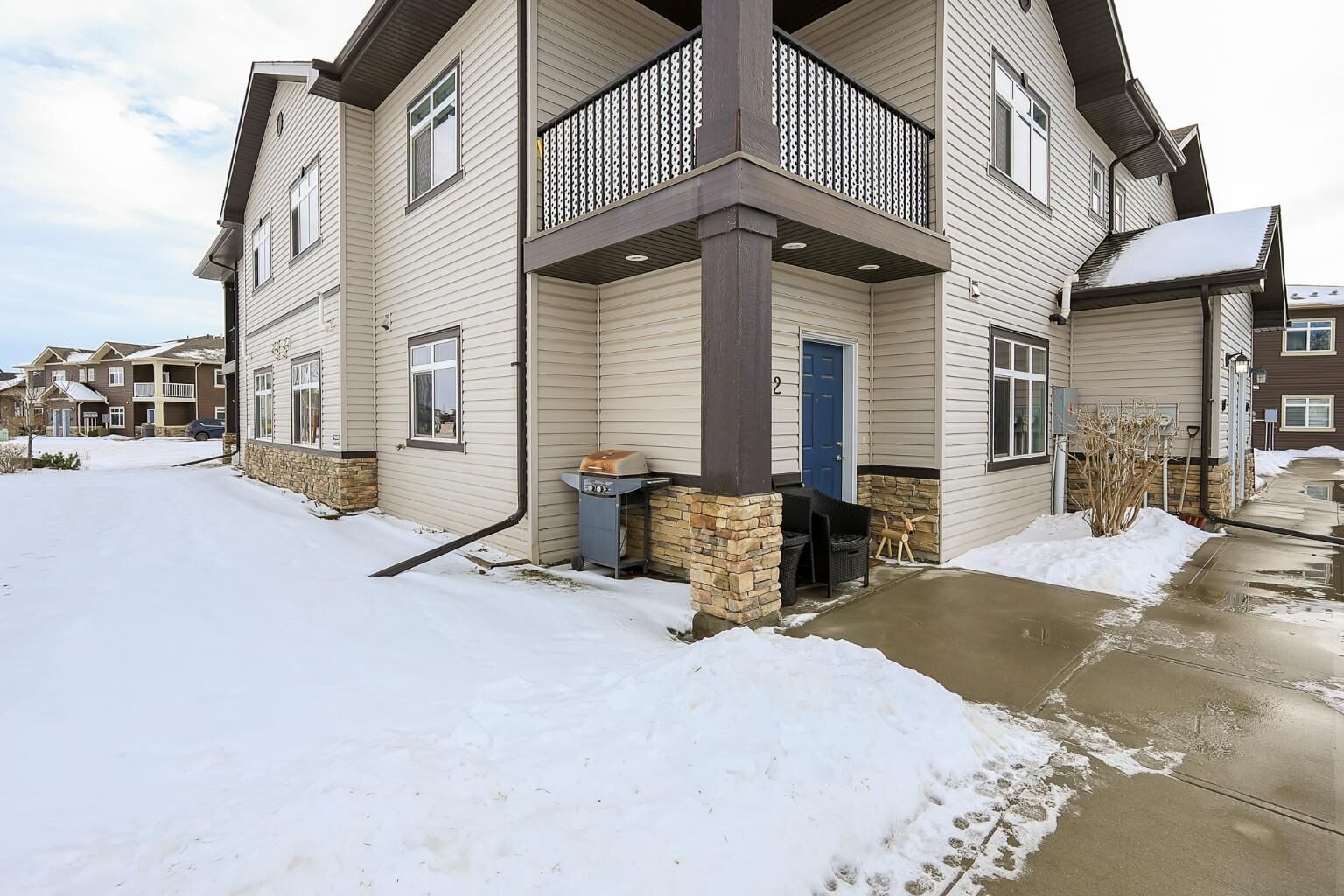 Property Photo:  639 Oak Street 402  AB T4S 0E5 