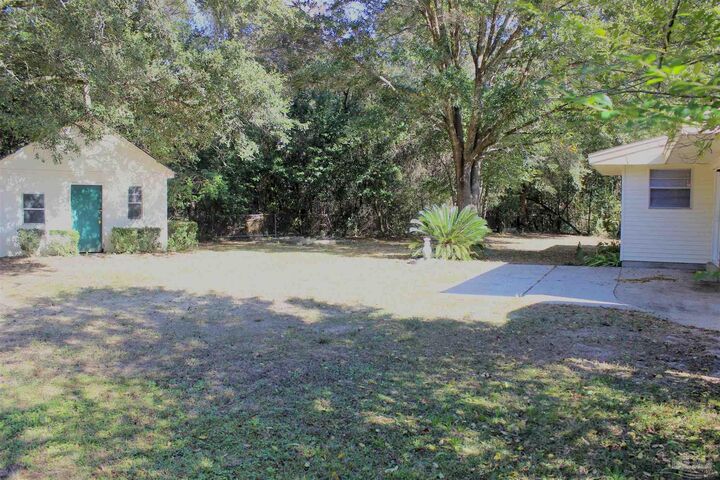 Property Photo: 2152 Atwood Dr FL 32514