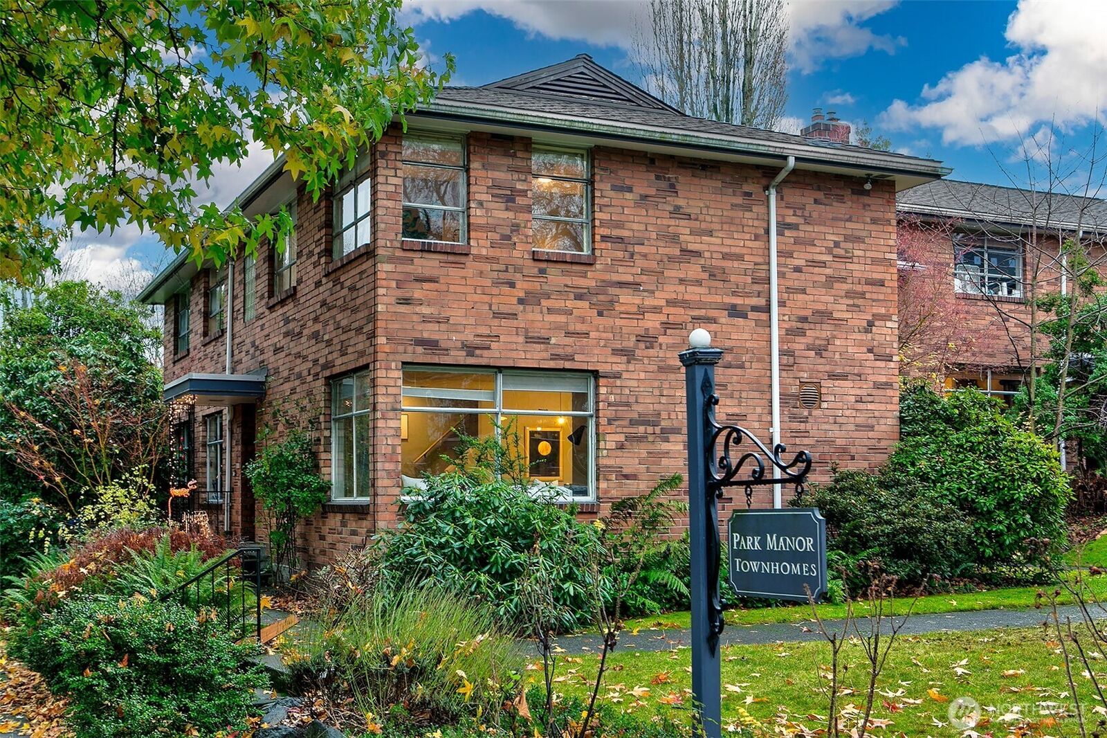 Property Photo: 511 1/2 17th Avenue E 5115 WA 98112