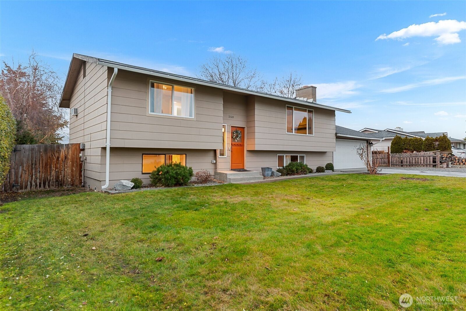 Property Photo:  250 N Newton Ave  WA 98802 