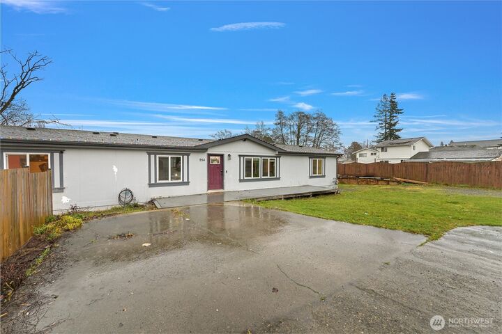 Property Photo: 954 Garfield Avenue WA 98230