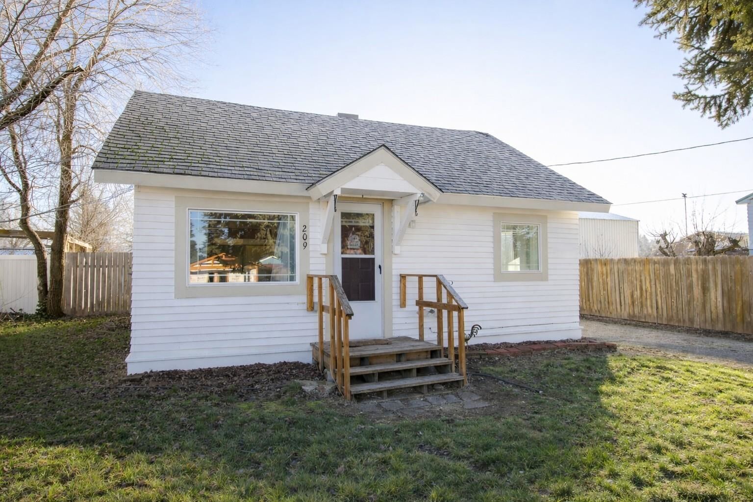 Property Photo: 209 W Crawford Ave WA 99006