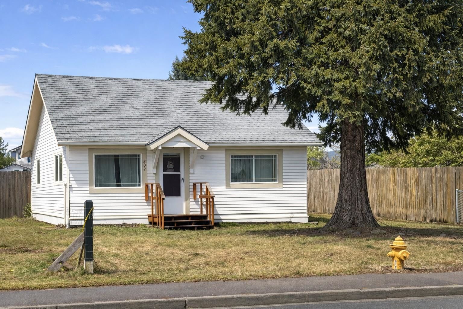 Property Photo:  209 W Crawford Ave  WA 99006 
