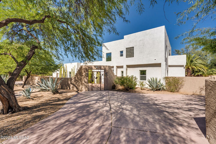 Property Photo:  15 E Calle Corta  AZ 85716 