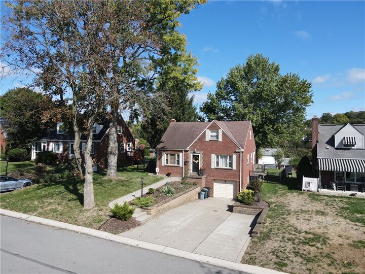 Property Photo: 633 Moreland Dr PA 15243