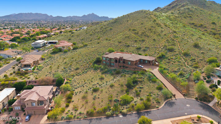 Property Photo:  2707 E Gelding Drive 34  AZ 85032 
