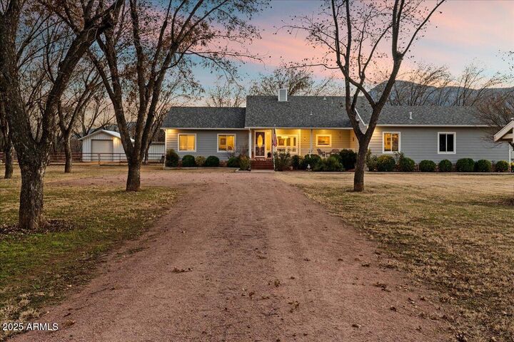 Property Photo:  327 E Quarterhorse Lane E  AZ 86322 